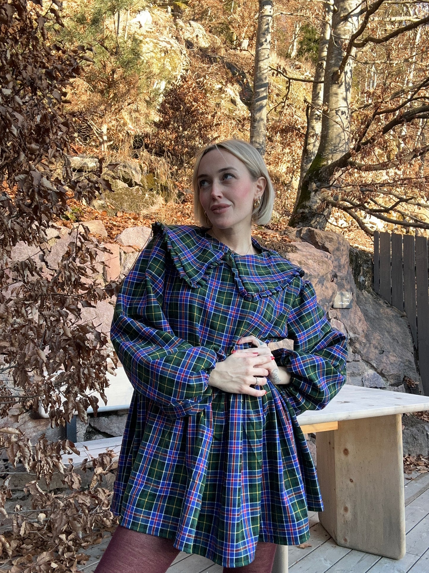 Abito con colletto corto tartan colorato