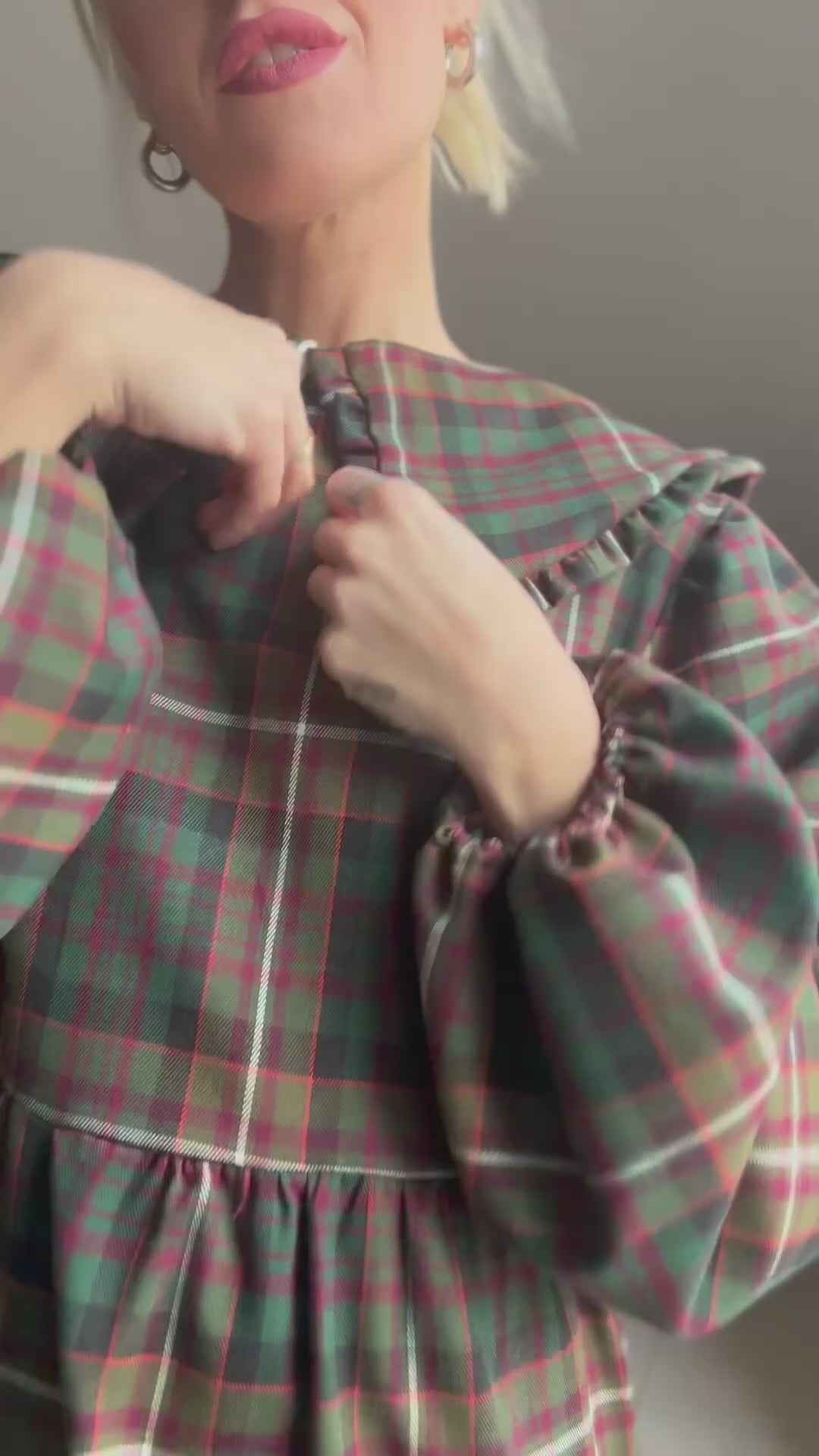 Abito tartan marrone con colletto