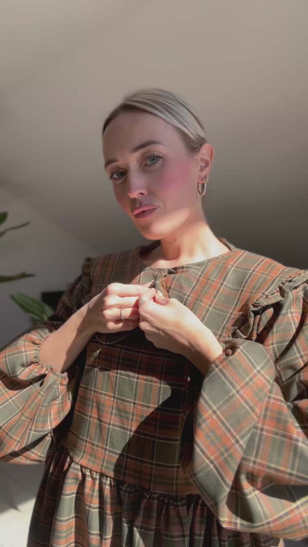 Abito con colletto corto tartan verde e mattone