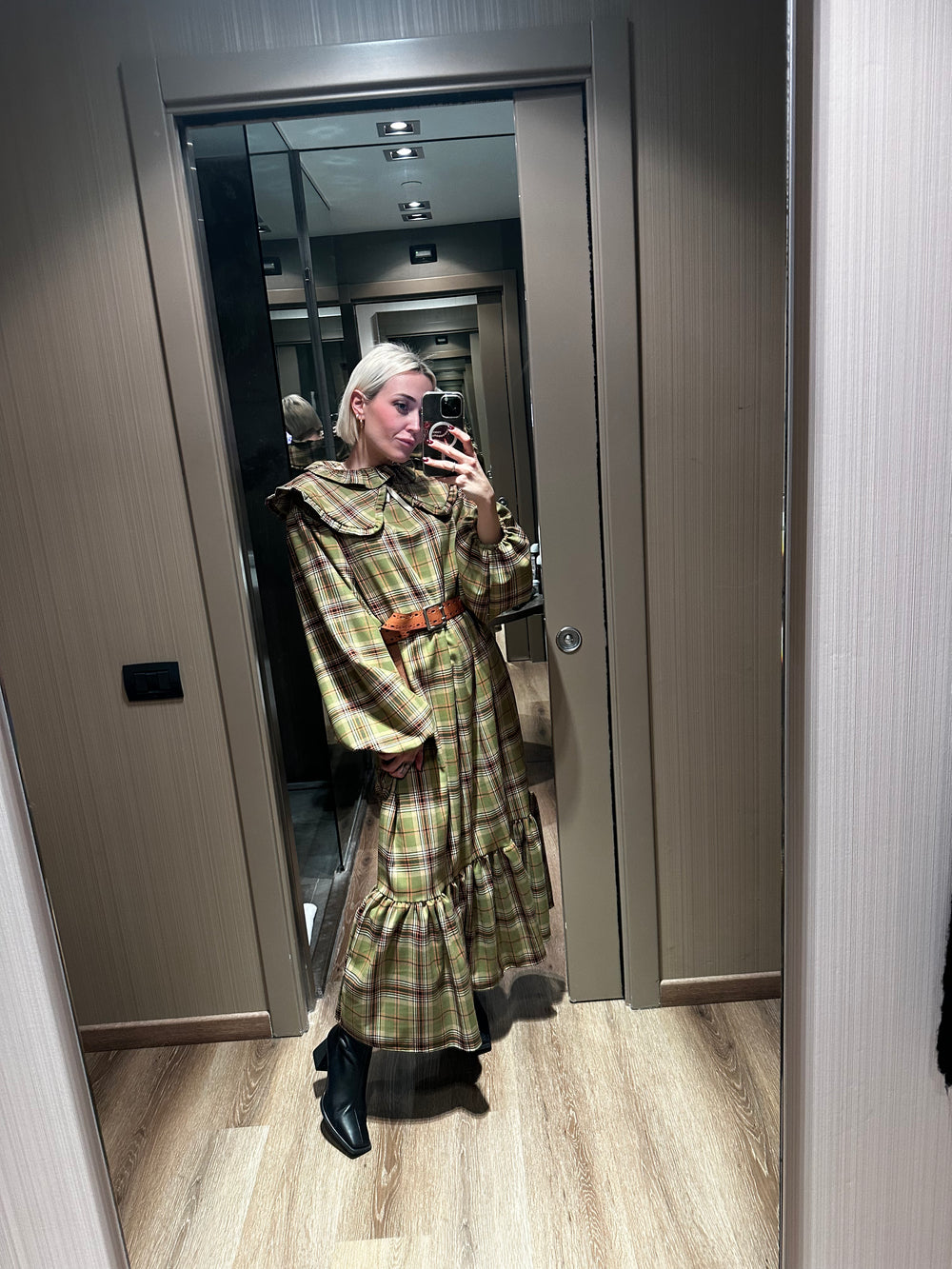 Abito con colletto tartan verde