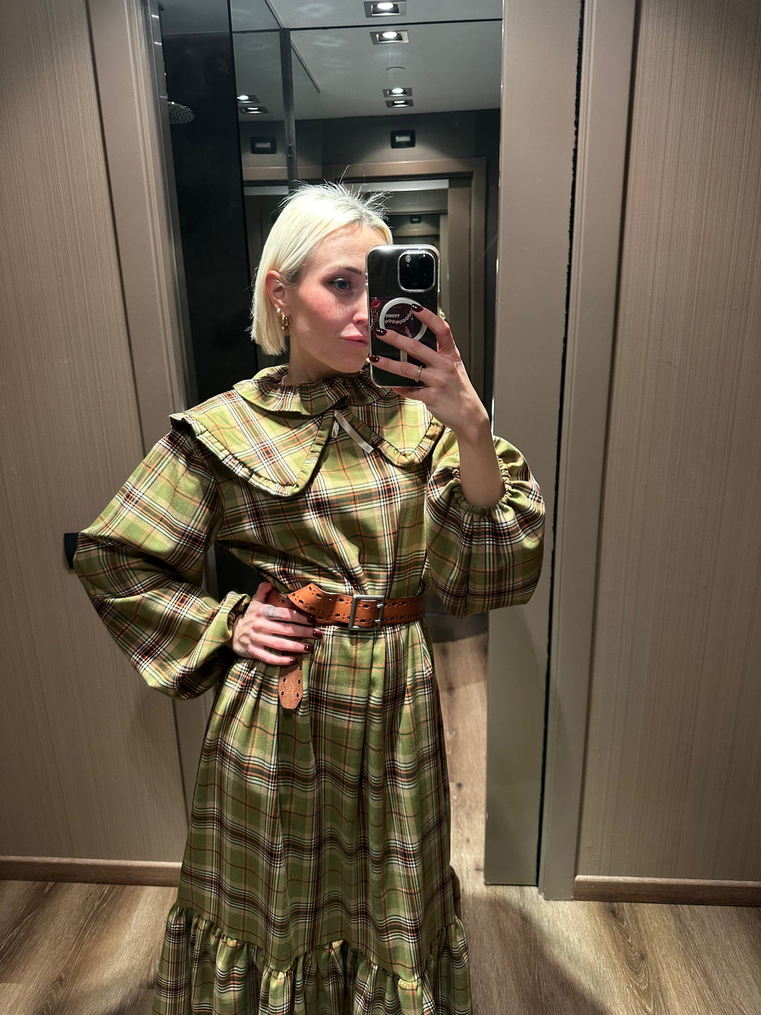 Abito con colletto tartan verde