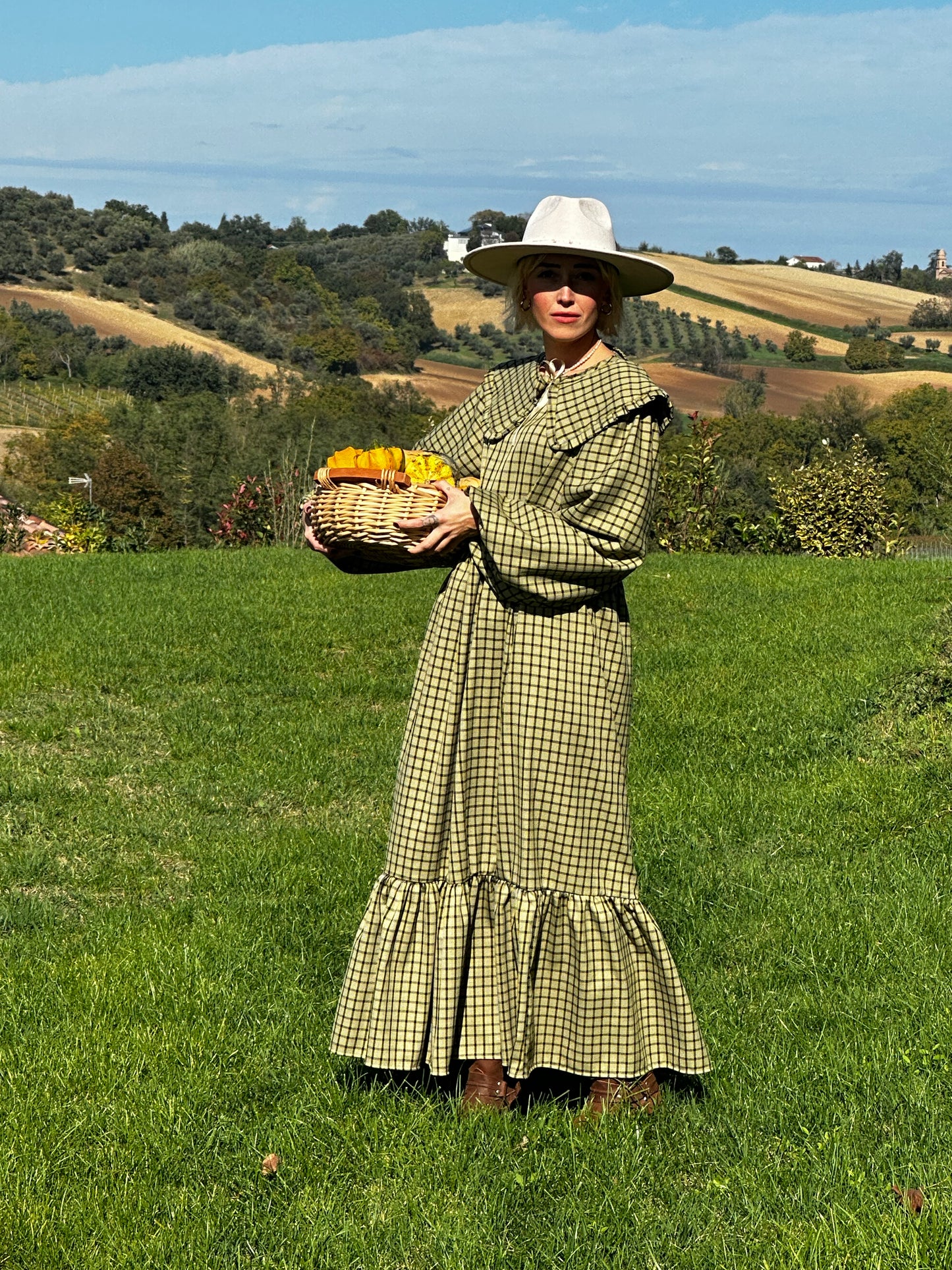 Abito personalizzabile in tessuti esclusivi – 3 modelli