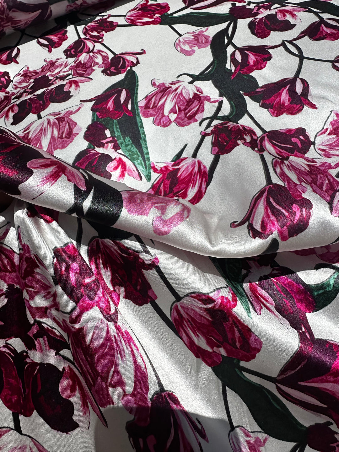 Tessuto raso di seta fiori fucsia