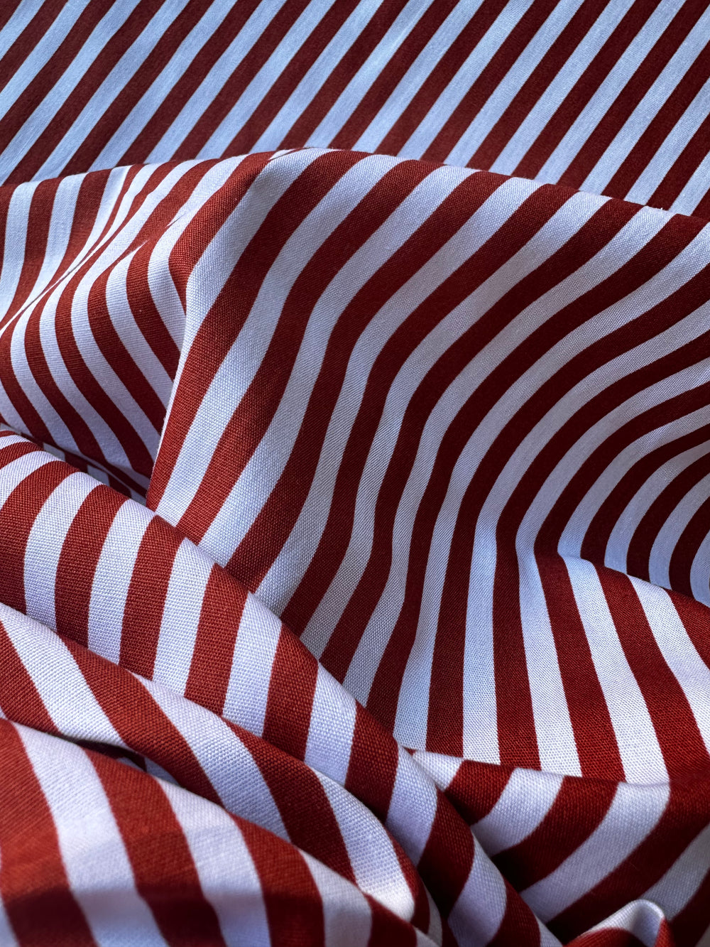 Tessuto a righe rosso/bruciato