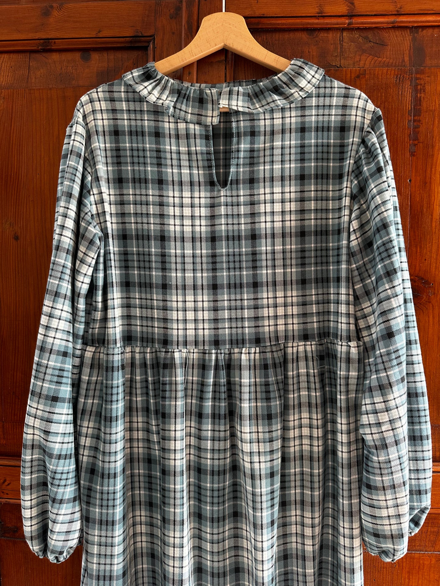 Abito personalizzabile in tessuti esclusivi – 3 modelli