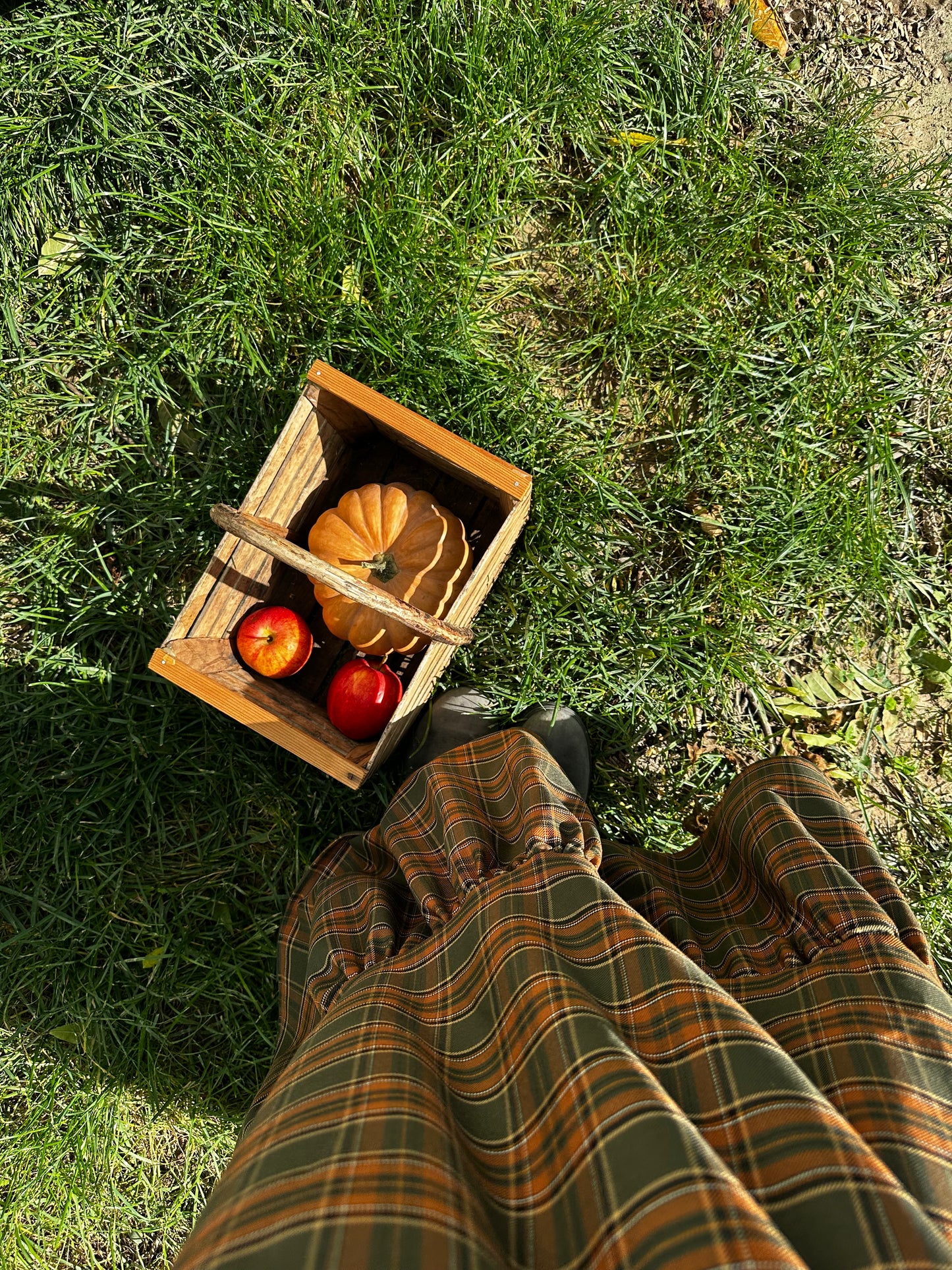 Abito con colletto tartan verde e mattone