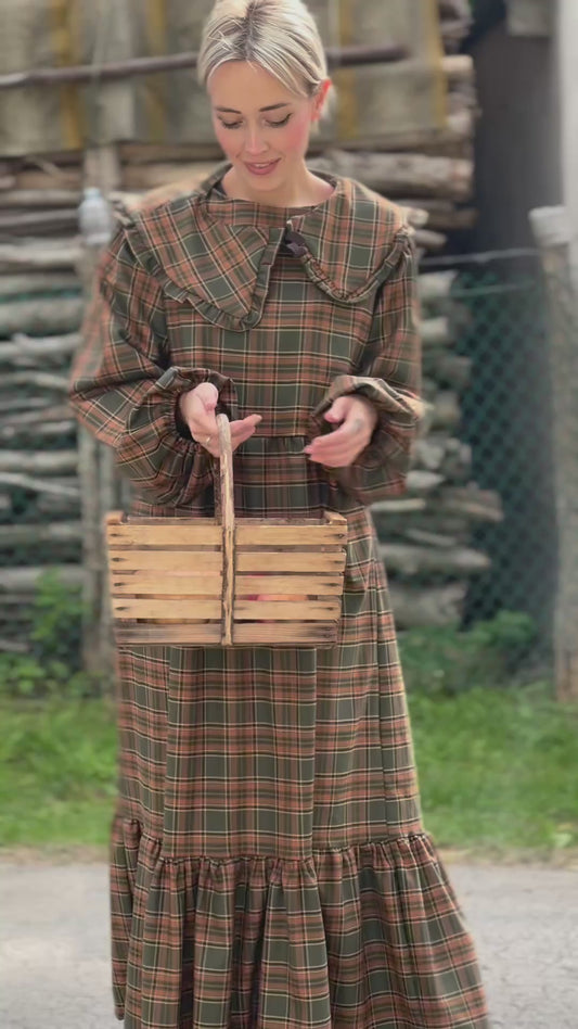 Abito con colletto tartan verde e mattone