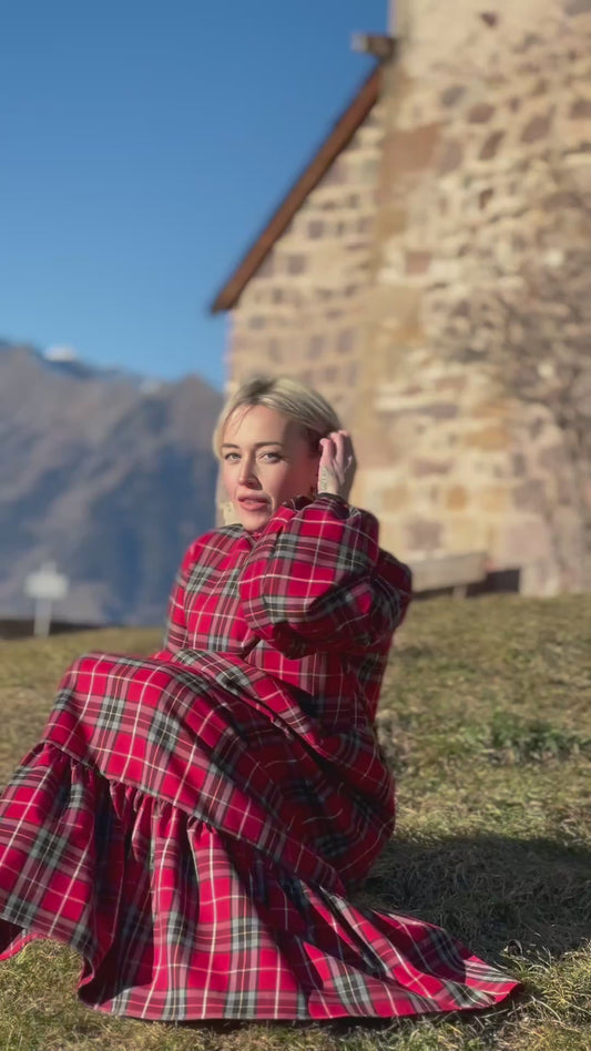 Abito tartan rosso con chiusura a goccia