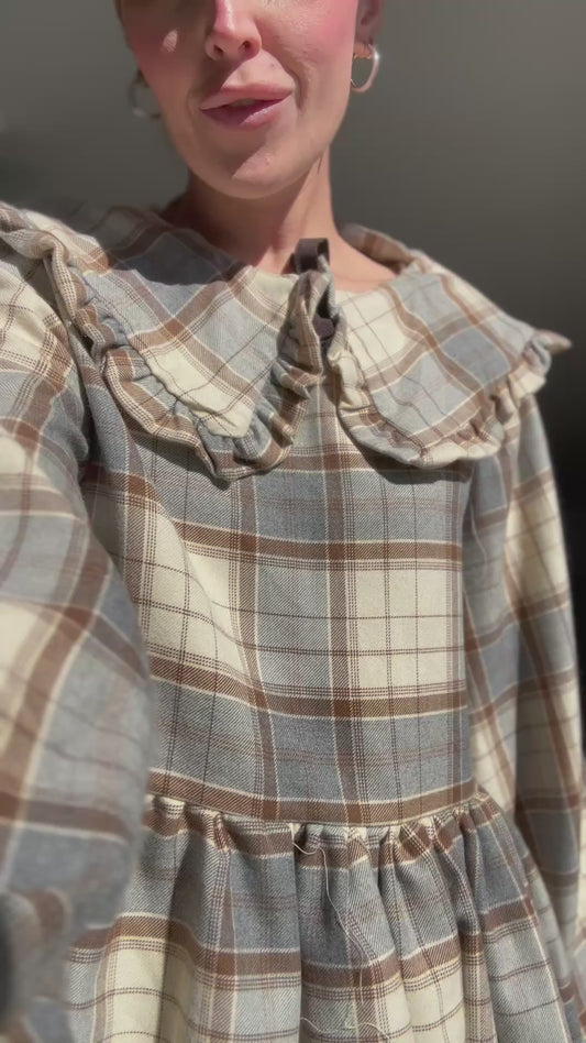 Abito con colletto corto tartan chiaro