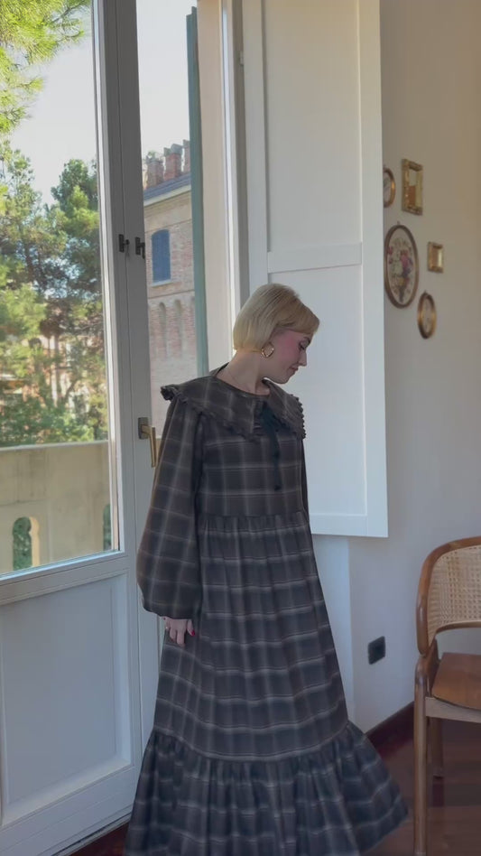Abito lungo con colletto tartan marrone