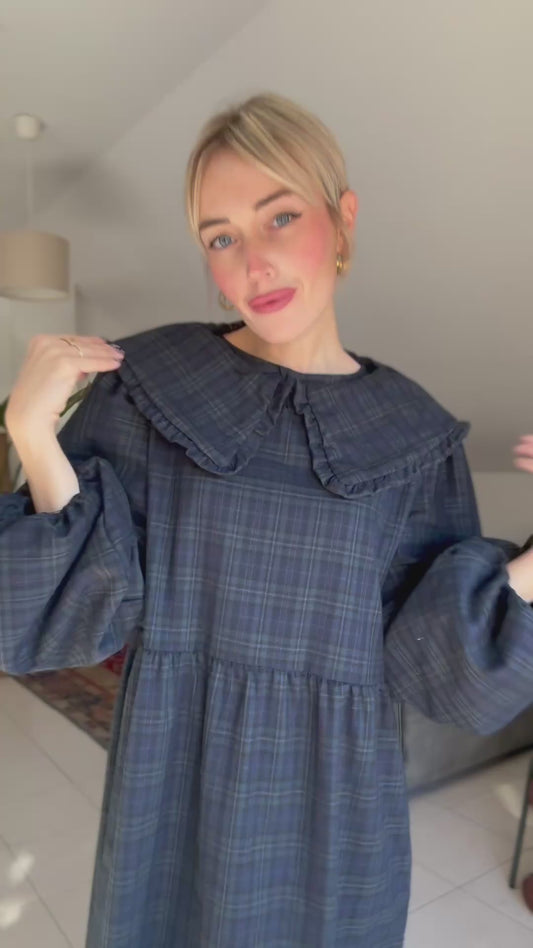 Abito con colletto tartan blu