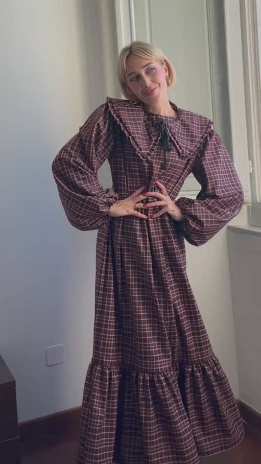 Abito con colletto lungo tartan bordeaux