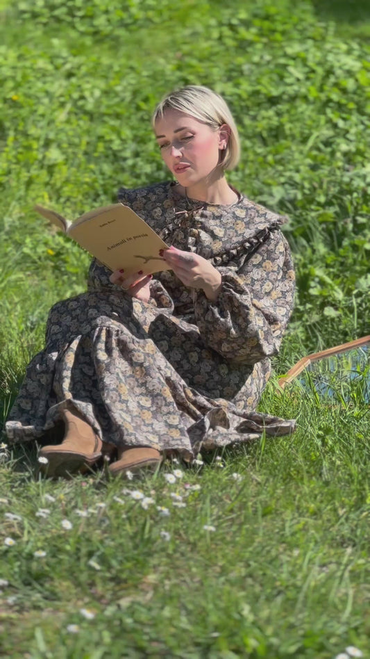 Abito lungo  con colletto fiorato