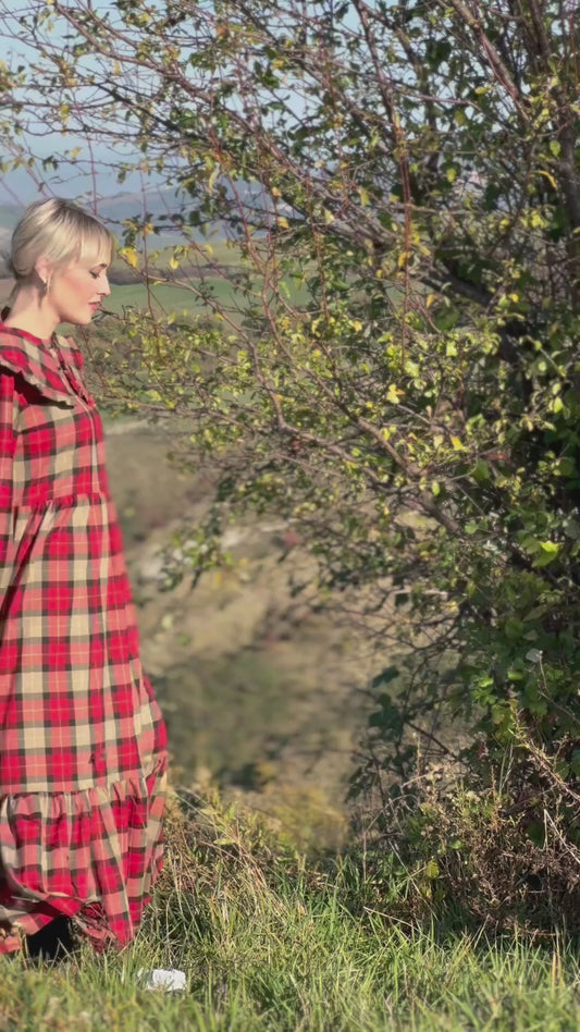 Abito con colletto tartan rosso